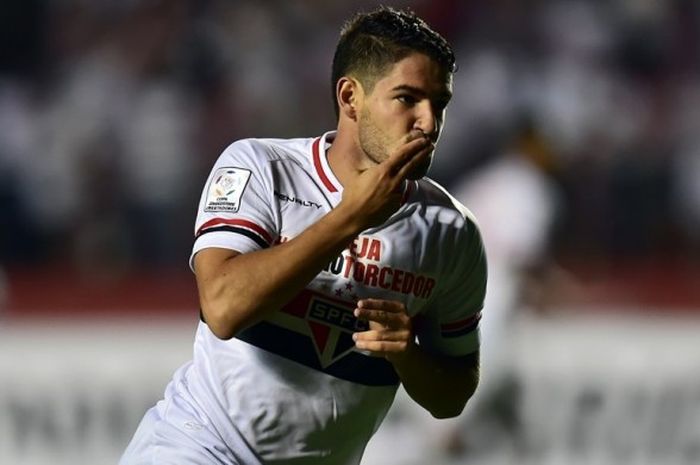 Alexandre Pato merayakan gol Sao Paulo ke gawang Danubio pada ajang Copa Libertadores di Stadion Morumbi, 25 Februari 2015.