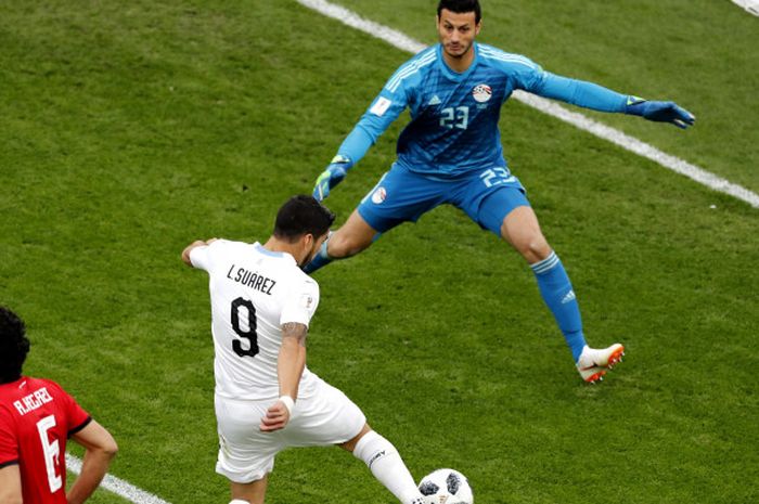 Kiper Timnas Mesir, Mohamed El-Shenawy, saat berakhir melawan Uruguay di laga Piala Dunia 2018, Jumat (15/6/2018)