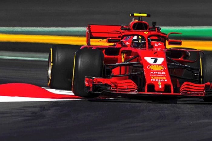 Aksi Kimi Raikkonen (Ferrari) saat melibas Sirkuit Catalunya pada sesi kualifikasi F1 GP Spanyol 2018 yang berlangsung Sabtu (12/5/2018).