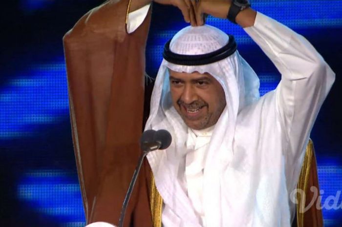 Presiden Dewan Olimpiade Asia, Sheikh Ahmad Al Fahad Al Sabah melakukan Mobot ala Mo Farah di penutupan Asian Games 2018.