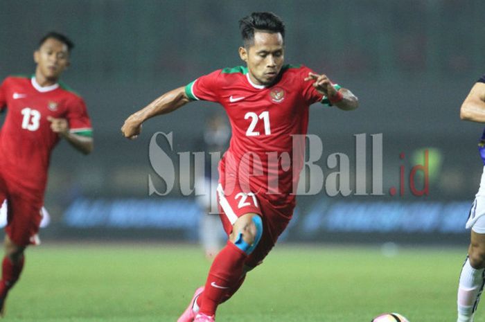 Gelandang Timnas Indonesia Andik Vermansah saat laga persahabatan melawan Timnas Kamboja.