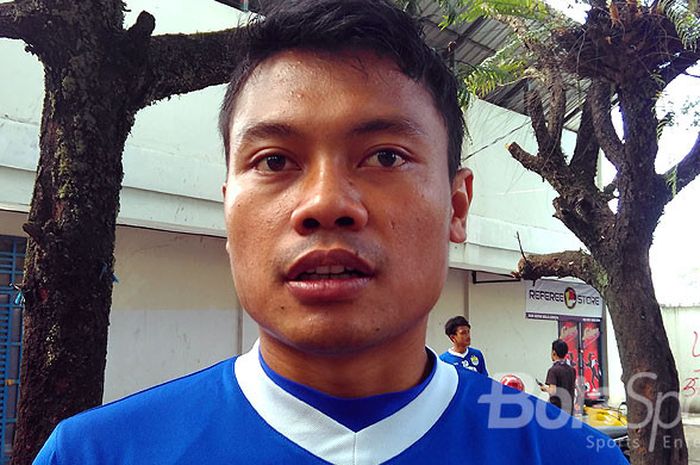 Gelandang Persib Bandung, Dedi Kusnandar ditemui seusai latihan di Lapangan Lodaya, Kota Bandung, Sabtu (19/8/2017).