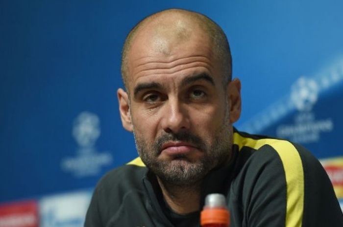 Pelatih Manchester City, Pep Guardiola, dalam konferensi pers jelang laga 16 Besar Liga Champions kontra AS Monaco, Senin (20/2/2017). 