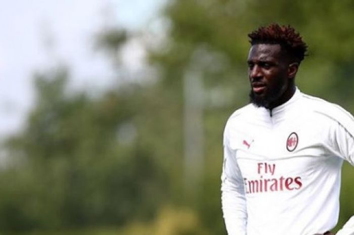 Gelandang AC Milan, Tiemoue Bakayoko, saat berlatih di Milanello, Sabtu (8/9/2018) waktu setempat.