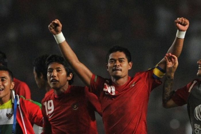   Perayaan gol Bambang Pamungkas saat Indonesia mengalahkan Thailand pada partai fase grup Piala AFF 2010 di Stadion Utama Gelora Bung Karno, 7 Desember 2010.  