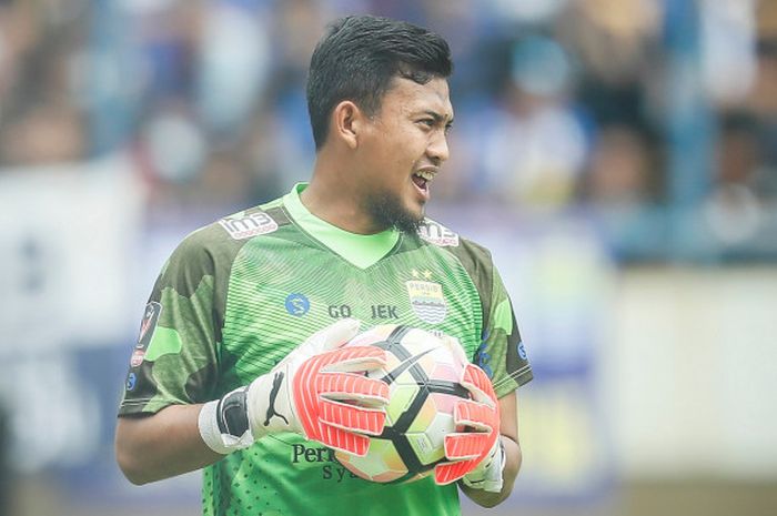 Kiper Persib Bandung, Deden Nathsir , saat melawan Sriwijaya FC di Piala Presiden 2018, Selasa (16/1