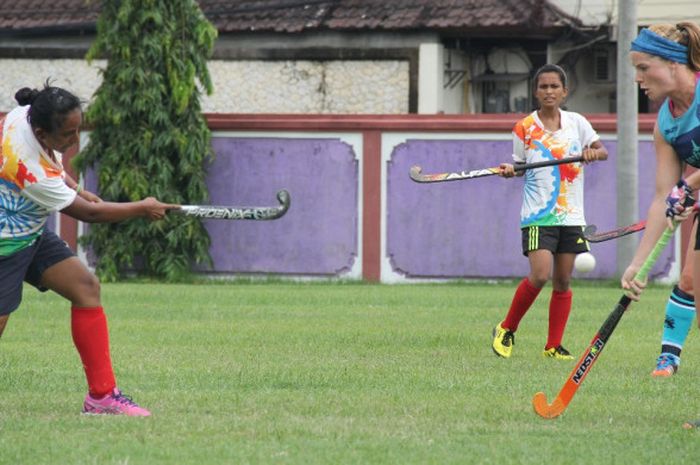 Suasana Bali Hockey Festival yang digelar di Lapangan Banteng, Seminyak, Bali pada 30 September-1 Oktober 2017.