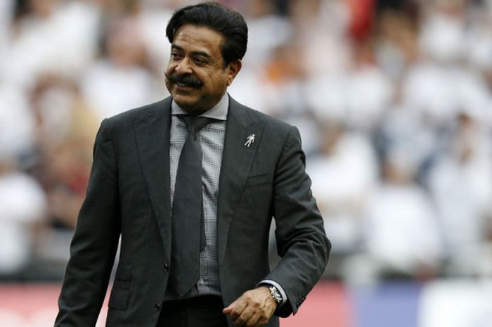 Pemilik klub Fulham, Shahid Khan, saat merayakan keberhasilan timnya promosi ke Premier League setelah memenangi partai final play-off Championship 2017-2018 menghadapii Aston Villa di Stadion Wembley, London, Inggris, pada Sabtu (26/5/2018).