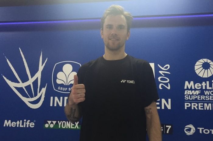 Pemain bulu tangkis tunggal putra Denmark, Jan O Jorgensen berpose pada konferensi pers Indonesia Open 2016.