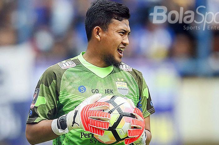 Penjaga gawang Persib Bandung, Muhammad Natshir. 