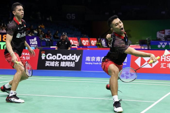 Pasangan ganda putra nasional Indonesia, Fajar Alfian/Muhammad Rian Ardianto, saat menjalani pertandingan melawan Jacco Arends/Ruben Jille (Belanda) pada babak kedua Kejuaraan Dunia 2018 di Nanjing Olympic Sports Centre, Nanjing, China, Rabu (1/8/2018).