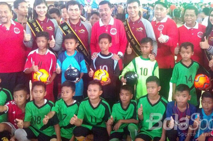 Para peserta Adhyaksa Futsal Championship 2017 berfoto sebelum bertanding.