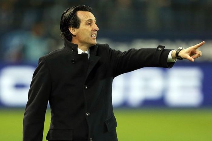 Pelatih Paris Saint-Germain, Unai Emery, saat mengawal timnya melawan Avranches, dalam laga Piala Prancis di Stadion Michel D'Ornano, Caen, pada 5 April 2017.