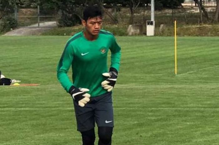 Kiper tim nasional U-19 Indonesia, Muhammad Riyandi. 