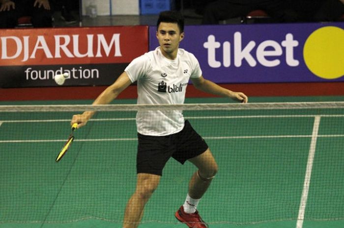 Pebulu tangkis tunggal putra PB Djarum Ikhsan Leonardo Imanuel Rumbay tampil pada semifinal U-19 Superliga Junior 2017 di GOR Djarum, Magelang, Sabtu (9/12/2017).