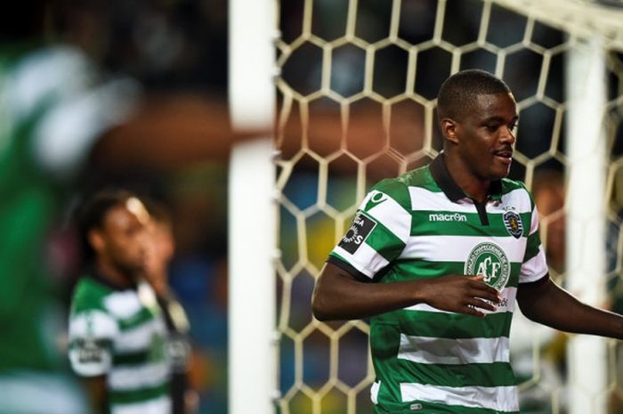 William Carvalho merayakan gol Sporting Clube de Portugal ke gawang Vitoria Setubal pada partai Liga Portugal di Lisbon, 3 Desember 2016.