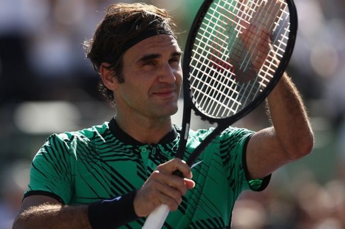 Petenis Swiss, Roger Federer, melakukan selebrasi setelah mengalahkan Juan Martin Del Potro (Argentina) pada laga 32 besar Miami Terbuka yang berlangsung di Crandon Park Tennis Center, Miami, Senin (27/3/2017) waktu setempat.