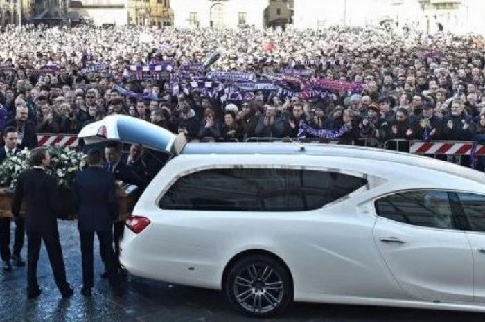 Suasana Pemakaman Kapten Fiorentina, Davide Astori, di Florence, Italia, Kamis (8/3/2017).