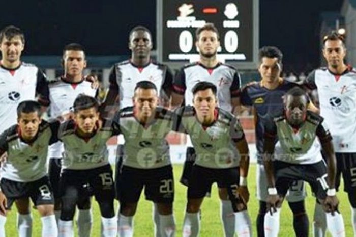 Skuad T-Team saat melawan PDRM FA pada pertandingan lanjutan Malaysia Super League, Selasa (1/3/2016). 