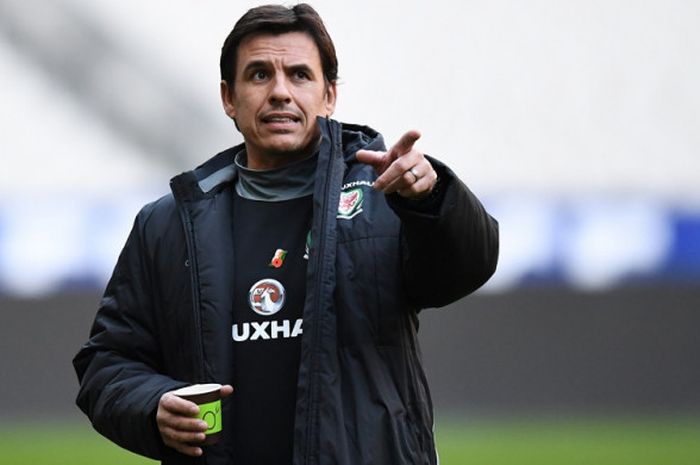 Ekspresi pelatih tim nasional Wales, Chris Coleman, dalam sesi latihan tim di Stadion Stade de France, Paris, Prancis, jelang laga persabahatan dengan Prancis pada 9 November 2017.