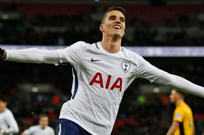 Gelandang Tottenham Hotspur, Erik Lamela, merayakan gol yang dia cetak ke gawang Newport County dalam laga ulangan babak keempat Piala FA di Stadion Wembley, London, Inggris, pada 7 Februari 2018.