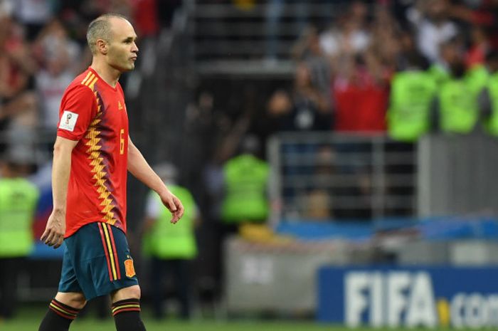 Reaksi gelandang Spanyol, Andres Iniesta, setelah timnya mengalami kekalahan dari Rusia lewat adu penalti di babak 16 besar Piala Dunia 2018, 1 Juli 2018 di Luzhniki Stadium, Moskow.