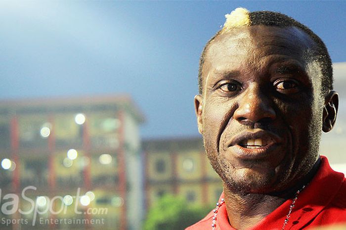 Striker Bhayangkara FC, Herman Dzumafo Epandi berbicara kepada media di Stadion PTIK, Jakarta, Jumat (7/9/2018).