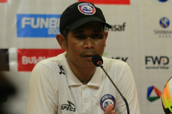  Mantan pelatih Arema FC, Joko Susilo, ditunjuk menjadi pelath anyar Persik Kediri.