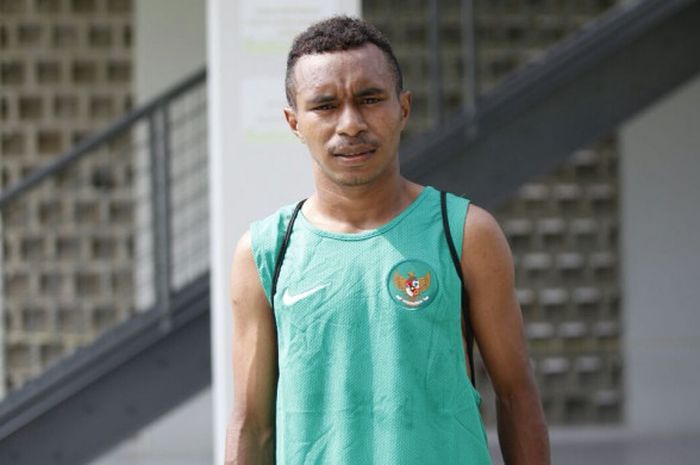 Pemain terbaik Liga 1 U-19 2017, Todd Rivaldo Albert Ferre, usai mengikuti pemusatan latihan timnas U-19 Indonesia  di Lapangan B, Kompleks Gelora Bung Karno (GBK), Senayan, Jakarta Pusat, Rabu (21/2/2018).