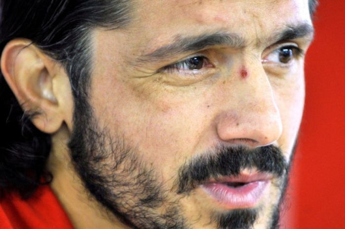 Gennaro Gattuso saat berbicara dalam jumpa pers di Sion, Swiss, 8 November 2012.