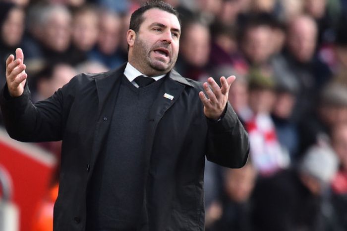 Ekspresi kekesalan caretaker Everton, David Unsworth, dalam pertandingan Liga Inggris 2017-2018 menghadapi Southampton di Stadion Saint Mary's, Southampton, Inggris, pada Minggu (26/11/2017).