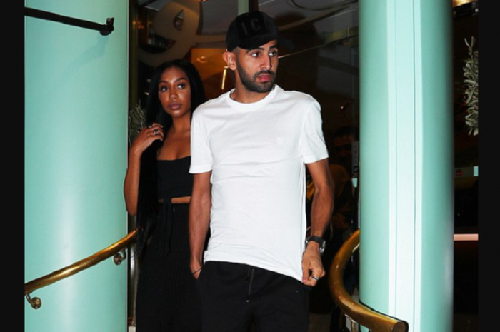 Ryyad Mahrez bersama sang istri, Rita, saat makan malam bersama di restoran San Carlo, Italia.