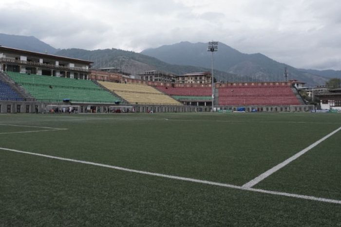 Kondisi lapangan dan tribune Stadion Changlimithang di Thimphu, Bhutan.