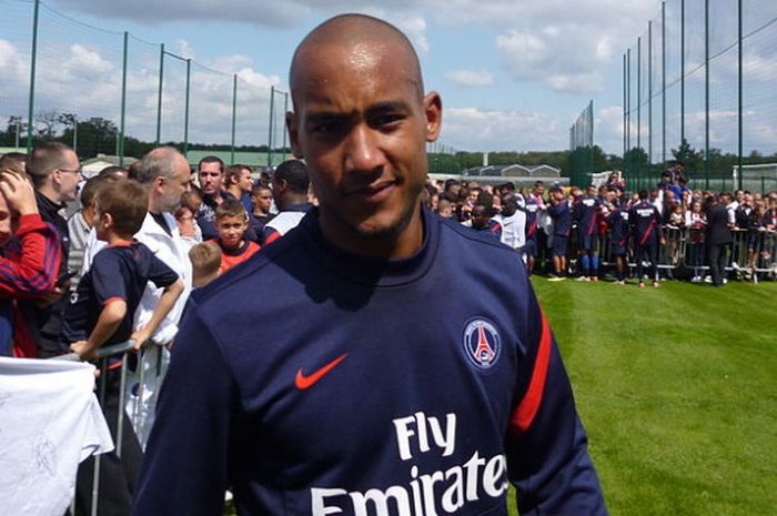 Loris Arnaud saat masih di Paris Saint-Germain.