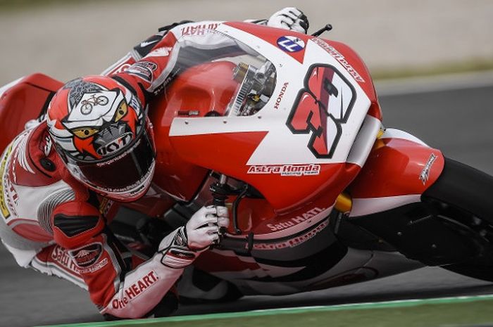 Pebalap Astra Honda Racing Team Indonesia, Dimas Ekky, memacu motor pada balapan Moto2 Catalunya di Circuit de Barcelona-Catalunya, Minggu (17/6/2018).