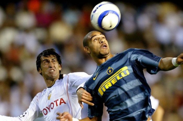 Penyerang Inter Milan, Adriano Leite, beraksi pada laga Liga Champions kontra Valencia di Stadion Me