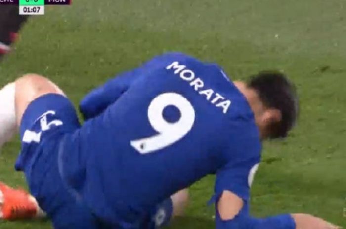 Jersey Alvaro Morata Robek saat pertandingan Chelsea Vs Mannchester United pada Minggu (5/11/2017)