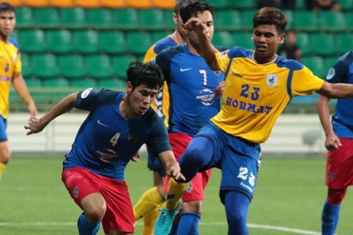 Tampines Rovers (kuning) menjamu Johor Darul Takzim pada matchday ketiga fase Grup H Piala AFC 2018 di Stadion Jalan Besar, Singapura, Selasa (6/3/2018).