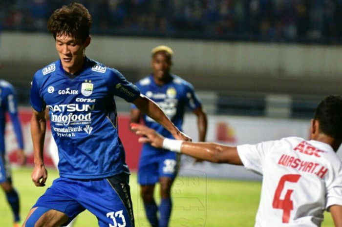 Persib Bandung takluk 0-1 dari PSM Makassar pada pertandingan terakhir Grup A Piala Presiden 2018, di Stadion Gelora Bandung Lautan Api, Jumat (26/1/2018).