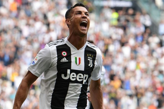  Penyerang Juventus, Cristiano Ronaldo, merayakan gol ke gawang Sassuolo dalam laga Liga Italia, 16 September 2018 di Juventus Stadium, Turin. 