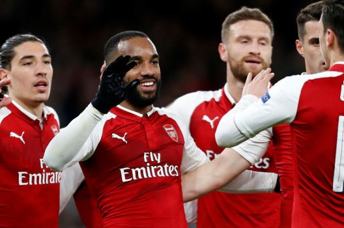   Striker Arsenal, Alexandre Lacazette (ketiga dari kiri), merayakan gol yang dicetak ke gawang CSKA Moskva dalam laga leg pertama perempat final Liga Europa di Stadion Emirates, London, Inggris pada 5 April 2018.  