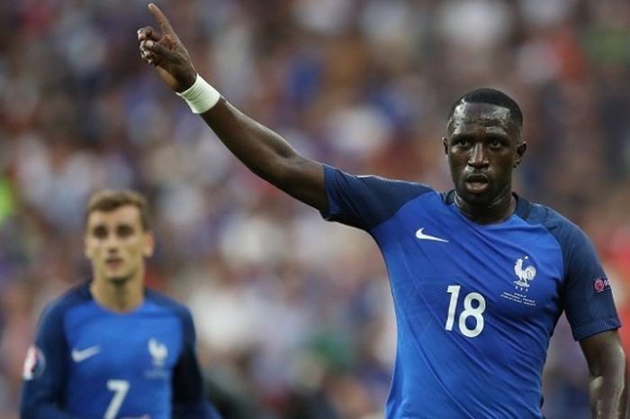 Gelandang tim nasional Perancis, Moussa Sissoko, tampil pada laga final Piala Eropa 2016 kontra Portugal, di Stade de France, Saint-Denis, 10 Juli 2016. 