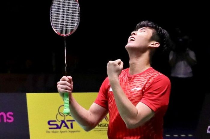 Pebulu tangkis tunggal putra Singapura, Loh Kean Yew, bereaksi setelah memastikan diri menjuarai Thailand Masters 2019 di Indoor Stadium Hua Mark, Bangkok, Thailand, Minggu (13/1/2019).