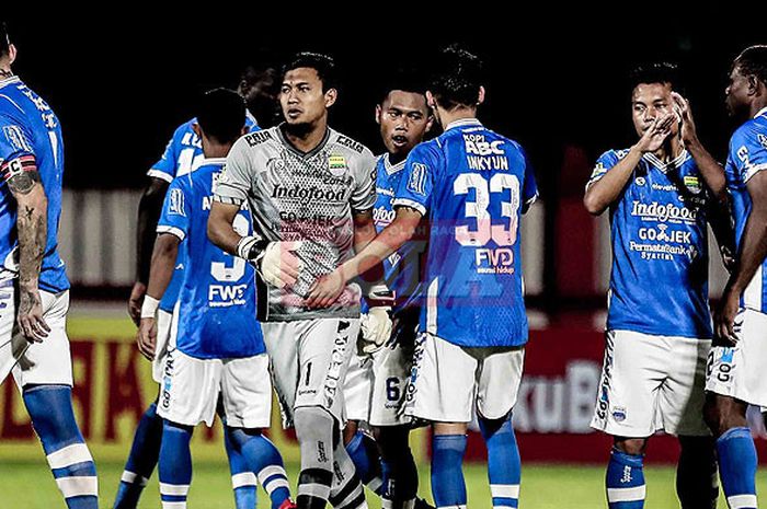                                 Pemain Persib Bandung saat melawan Persija Jakarta dalam laga tunda pekan keenam Liga 1 2018 di Stadion PTIK, Jakarta Selatan, Sabtu (30/6/2018).                                