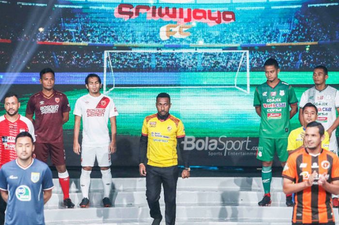 Patrich Wanggai (tengah) hadir mewakili Sriwijaya FC di peluncuran Liga 1 2018 di Studio Indosiar, Senin (19/3/2018).