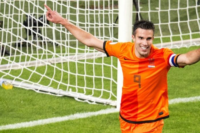 Robin van Persie merayakan gol timnas Belanda ke gawang Hungaria pada partai Kualifikasi Piala Dunia 2014 zona Eropa di Amsterdam ArenA, 11 Oktober 2013. Timnas Belanda menang 8-1 dalam laga ini.