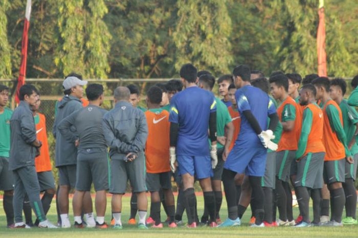 Pemusatan latihan timnas U-19 Indonesia di Lapangan Universitas Negeri Yogyakarta, Selasa (22/5/2018).