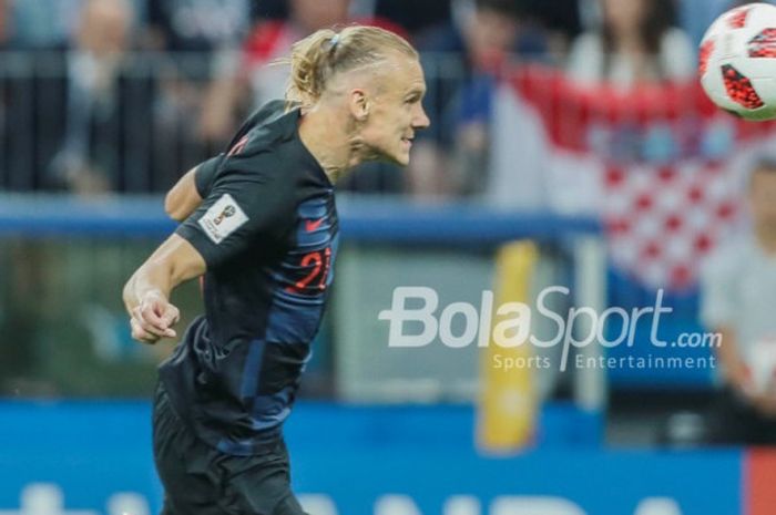 Aksi Domagoj Vida dalam partai semifinal Piala Dunia 2018 antara timnas Kroasia vs Inggris di Stadion Luzhniki, Moskow, 11 Juli 2018.