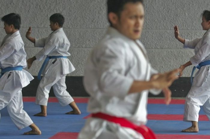 Suasana para karateka menjalani pelatnas.