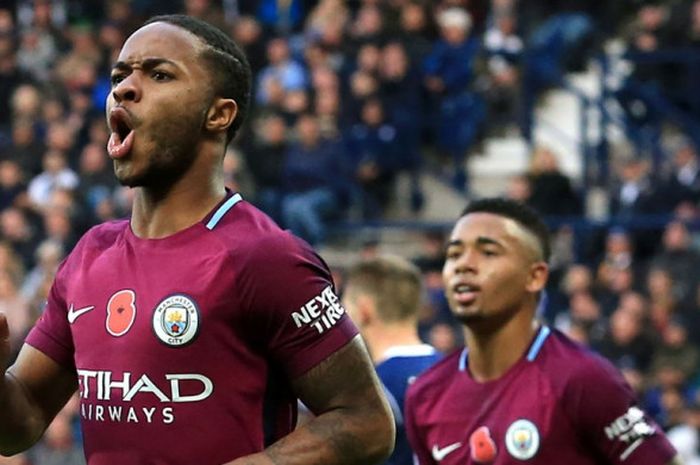 Gelandang Manchester City, Raheem Sterling, merayakan gol yang dia cetak ke gawang West Bromwich Albion dalam laga Liga Inggris di Stadion The Hawthorns, West Bromwich, pada 28 Oktober 2017.